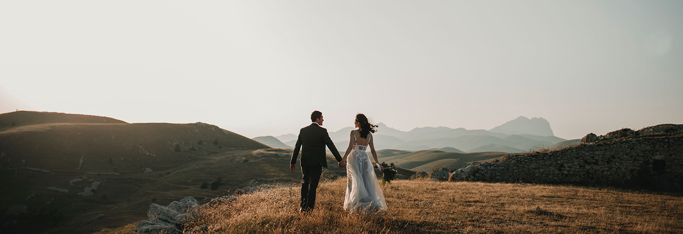 wedding photo overlooking the mountains
